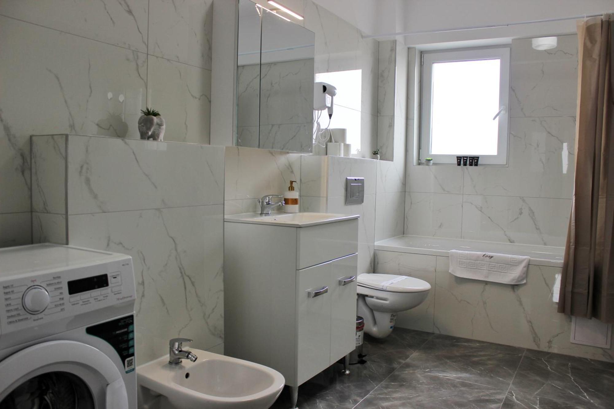 Cozy Apartments In Centre Of Suceava Near Kaufland And University Esterno foto