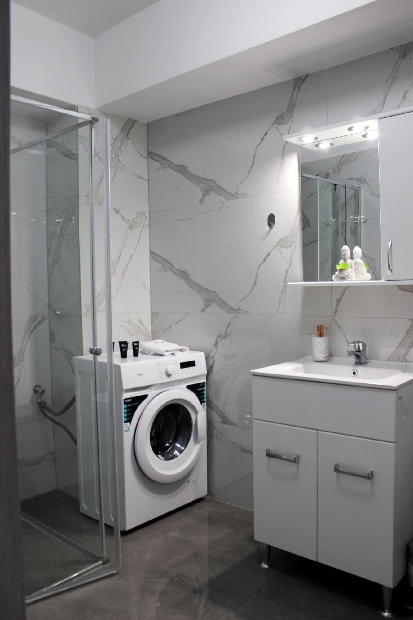 Cozy Apartments In Centre Of Suceava Near Kaufland And University Esterno foto